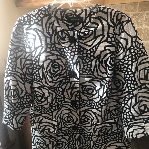 Jones Wear Jackets & Blazers - Jones wear ladies jacket. Size medium